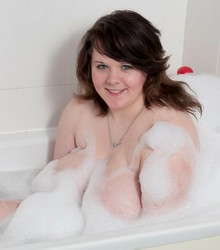 Bexy Bubbles Busty Britain Foam 1